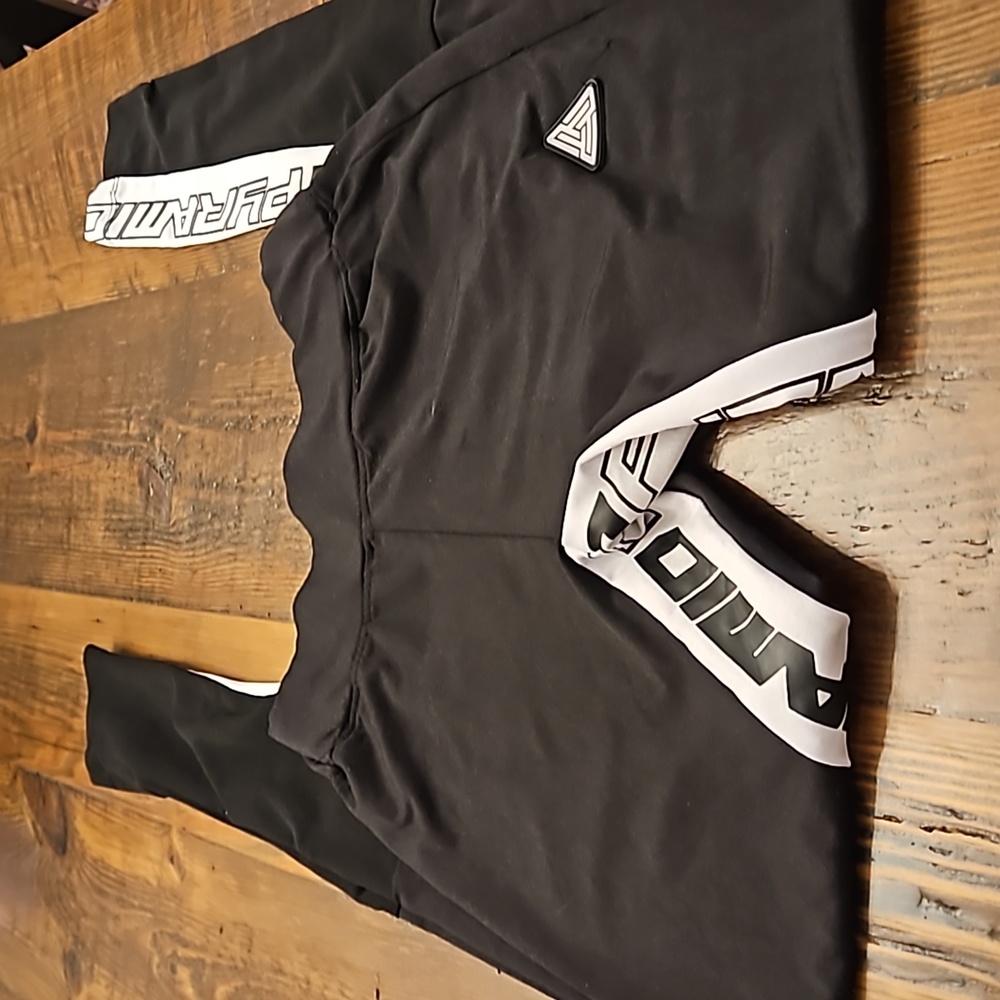 BLACK PYRAMID LEGGINGS